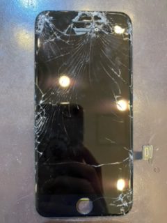 池田市よりご来店　iPhone8の画面交換修理のご紹介