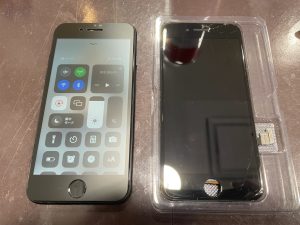 iPhone SE 2020 画面割れ修理