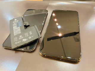 画面交換ついでにバッテリーも！？尼崎市からお越しのお客様 iPhoneXs 画面修理＆バッテリー交換！