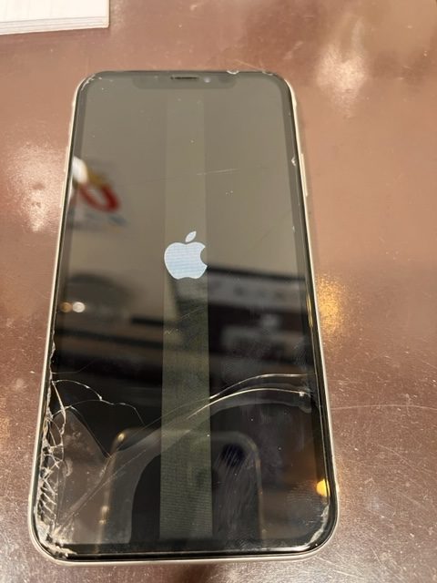 【iPhoneXR 画面交換】アイフォンの液晶漏れも即日お修理対応♪最短30分でご返却可能！伊丹市よりお越しのお客様