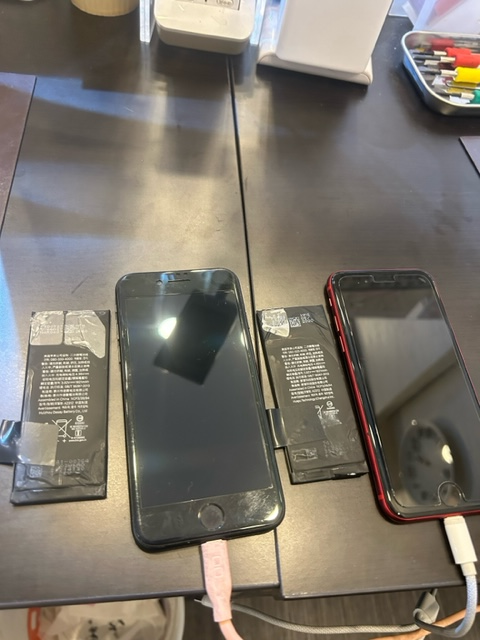 iPhoneSE２　バッテリー交換2台　尼崎市よりご来店