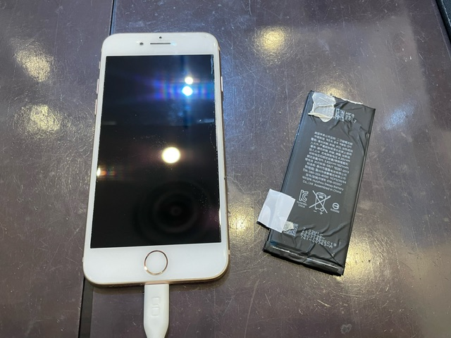 iPhone８　バッテリー交換　尼崎からお越しのお客様