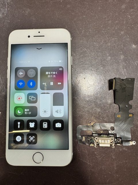 iPhone8　充電不可　ドックコネクタ交換　川西市よりお越しのお客様