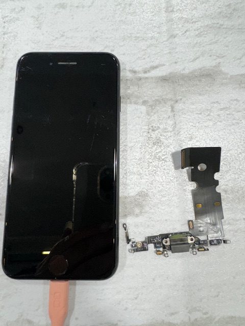 iPhoneSE2　ドックコネクタ交換　川西市よりお越しのお客様