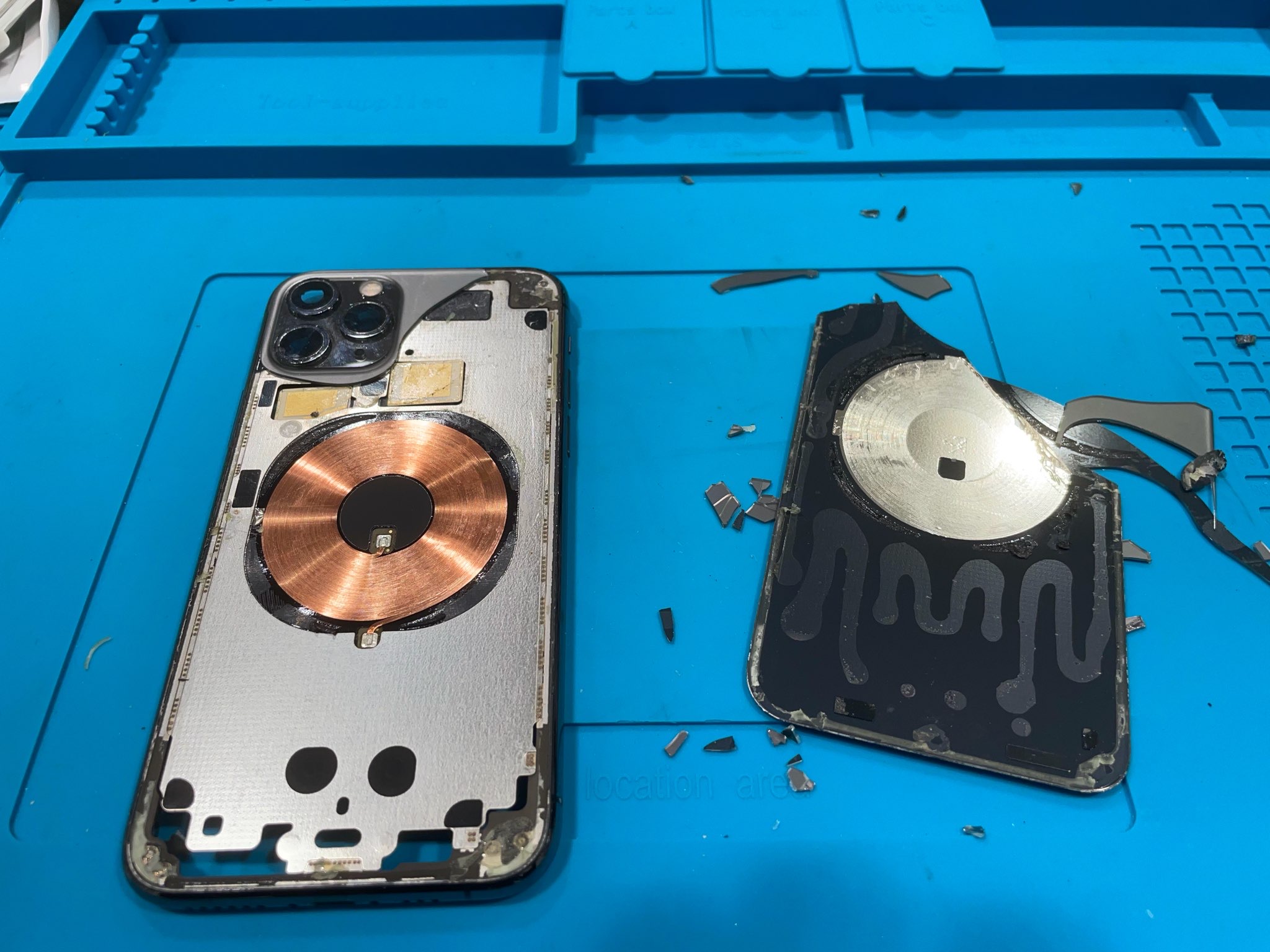 【イオンモール伊丹店】iPhoneのバックパネル修理ならばお任せください!!｜iPhone 11 Pro バックパネル修理 背面割れ