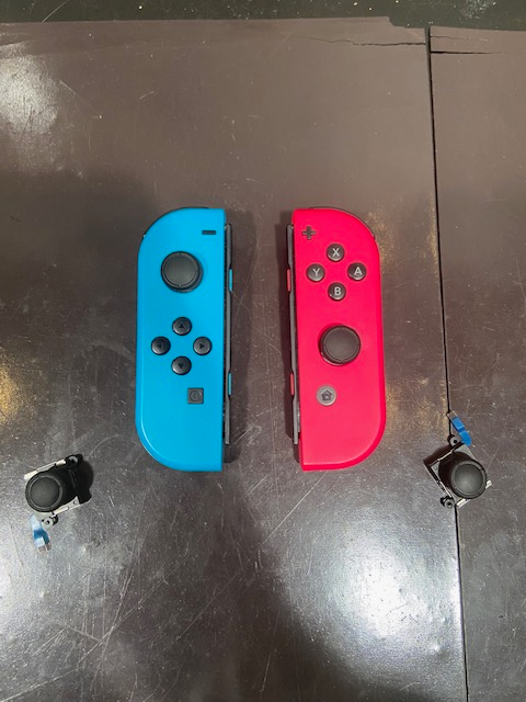 NintendoSwitchJoyCon　スティックパーツ交換　尼崎市よりお越しのお客様　スイッチジョイコン修理