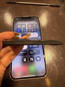 iPhone13　バッテリー膨張