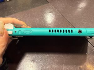 任天堂SwitchLite　画面浮き