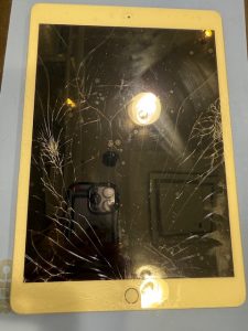 iPad8　フロントガラス交換