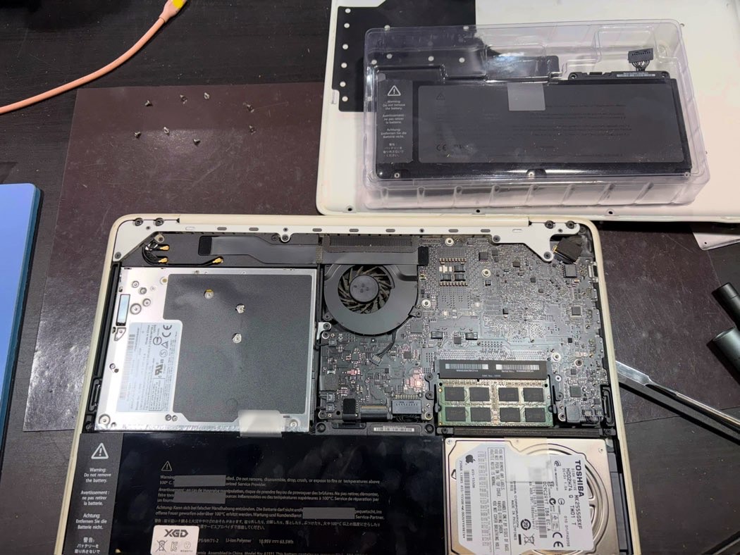【イオンモール伊丹店】MacBook (13-inch, Late 2009) バッテリー交換 症状:充電の減りが早い｜MacBook修理伊丹