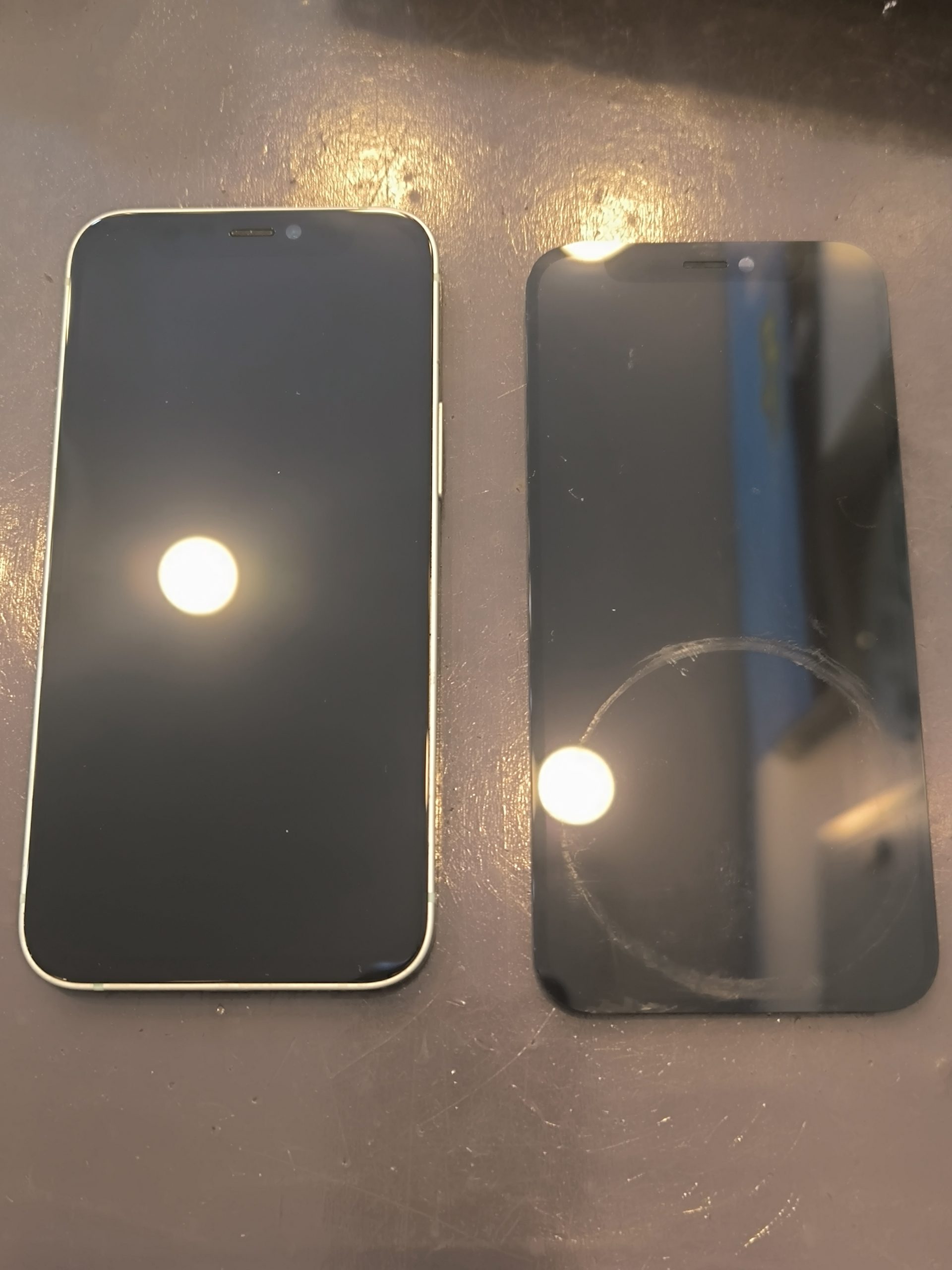iphone14画面交換　つかしん店