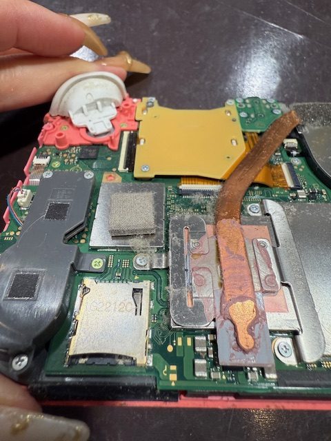 【イオンモール伊丹店】任天堂SwitchLite　高温スリープ　宝塚市よりお越しのお客様