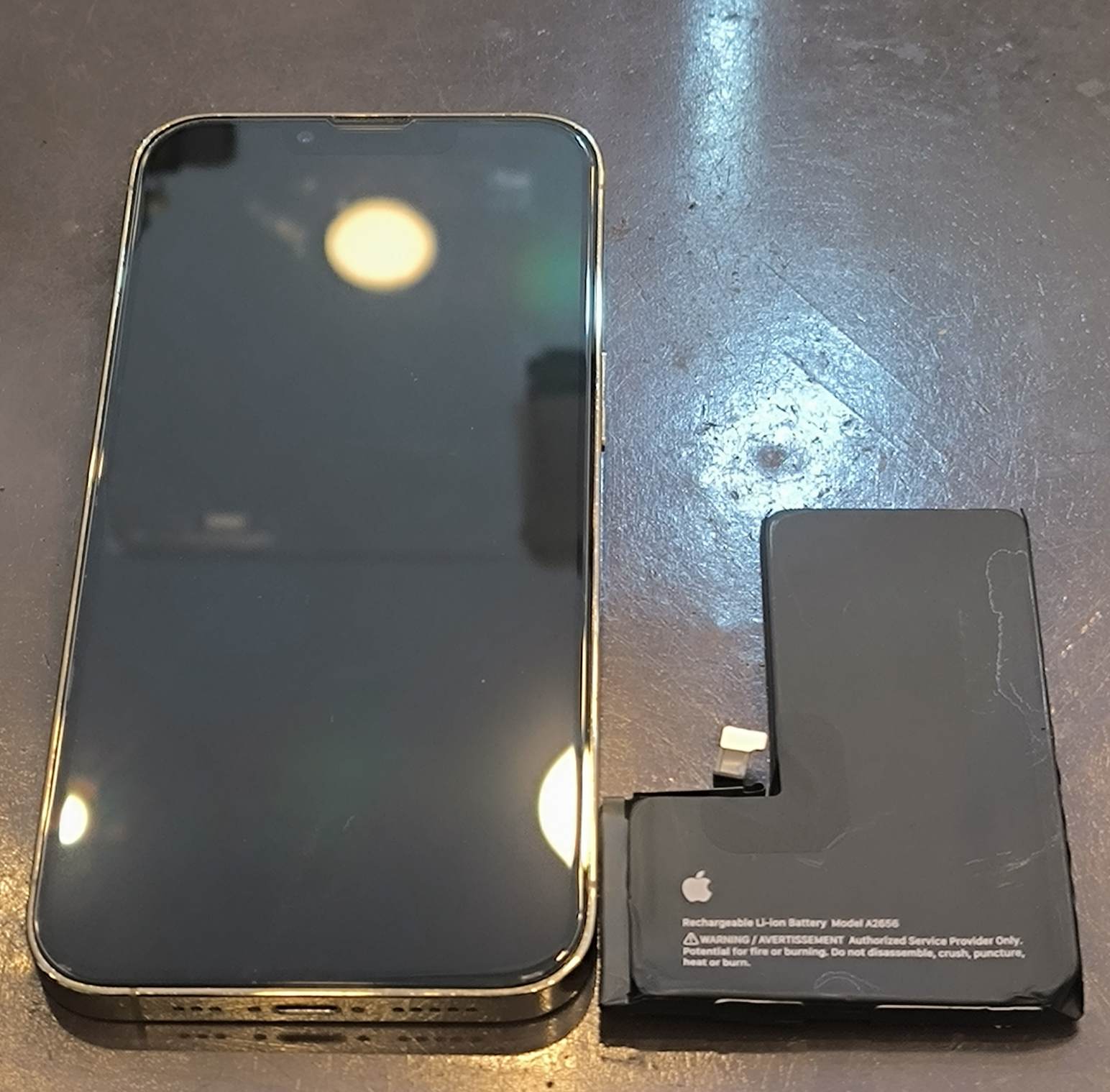 アイフォン13Pro　バッテリー交換　つかしん店