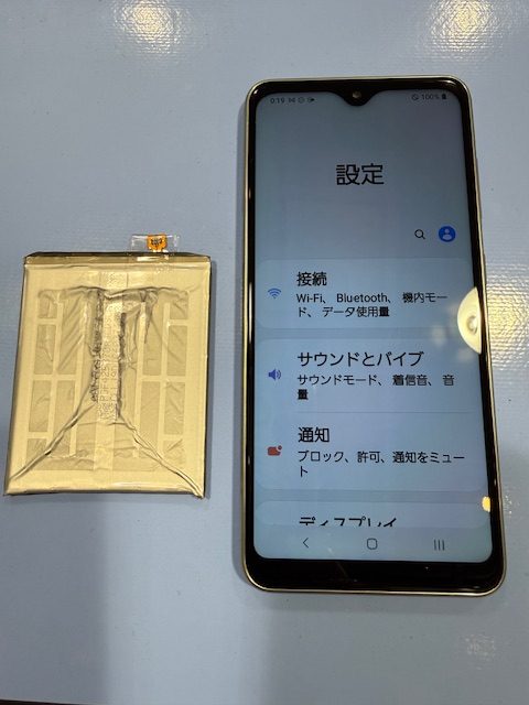 【イオンモール伊丹店】Galaxy A20　バッテリー交換　川西市よりお越しのお客様