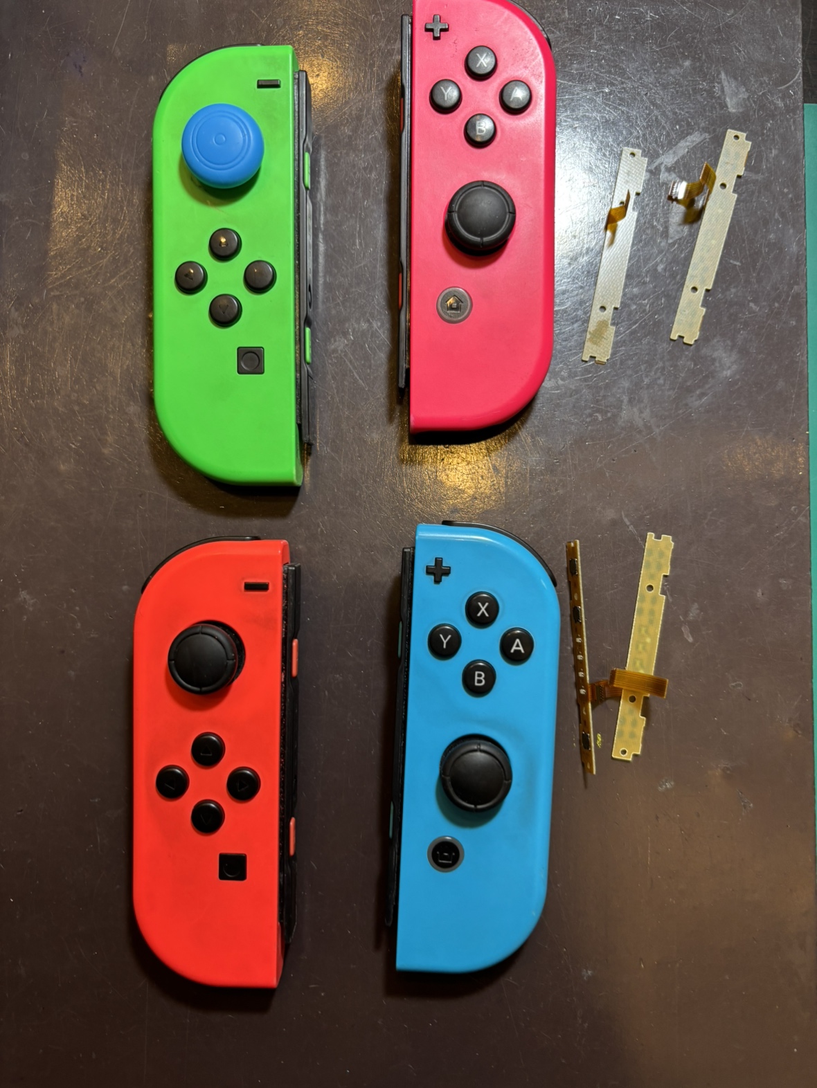【つかしん店】ジョイコンSRSLボタン修理　尼崎市よりお越しのお客様　Nintendo Switch　任天堂