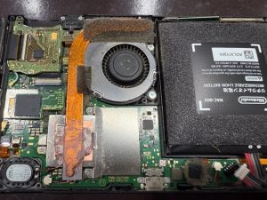 任天堂Switch　バッテリー膨張