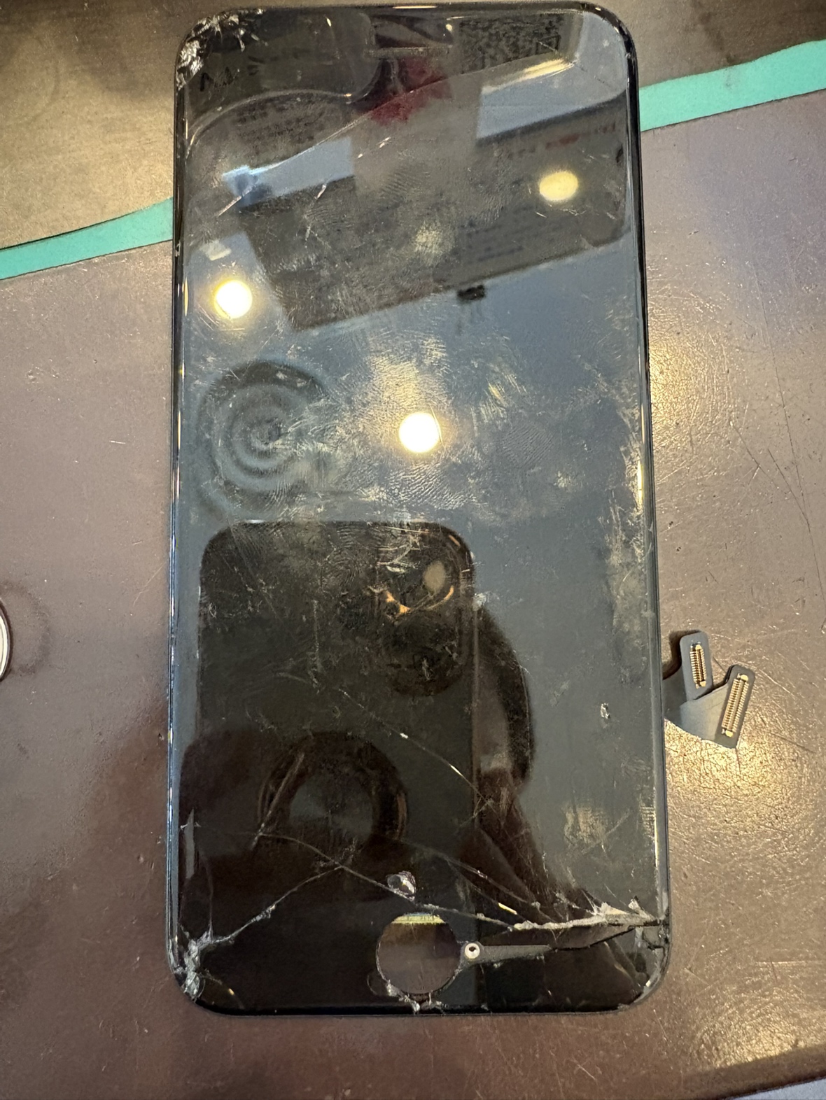 【つかしん店】iPhoneSE2　画面交換　即日対応可