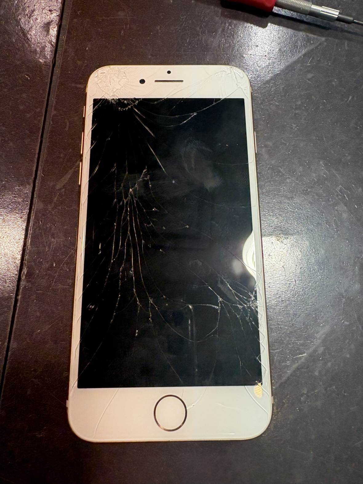 【イオンモール伊丹店】iPhone8 画面交換 【宝塚市よりお越しのお客様】